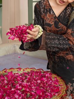 Zareen embroidered winter linen collections 2022